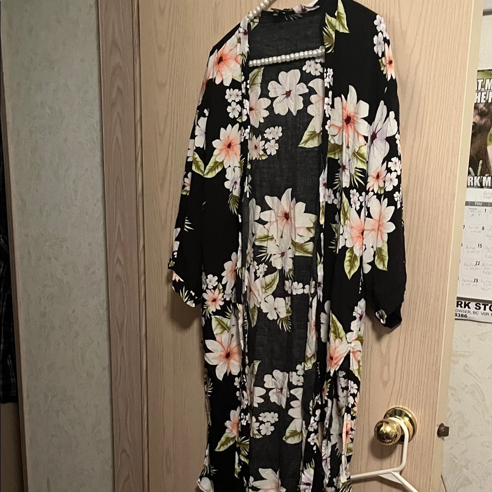 Streetwear Society Black Floral Kimono